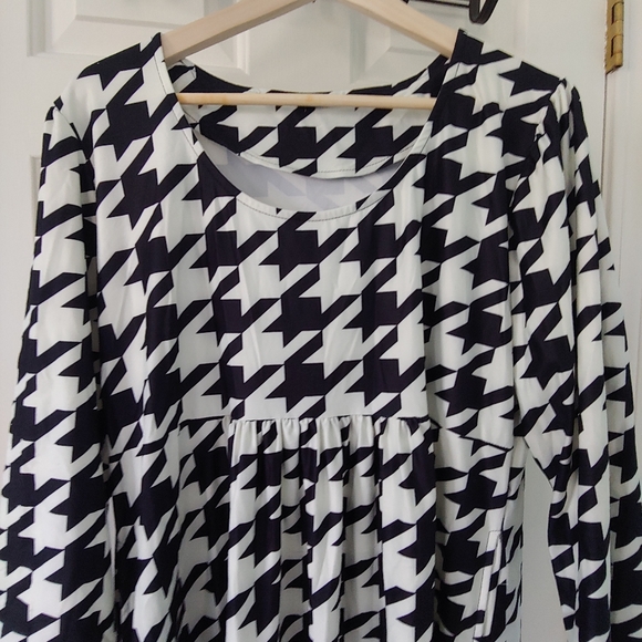 EUC Plus Size Reborn Collection Houndstooth Empire Waist Tunic - Size 2X - Picture 7 of 9